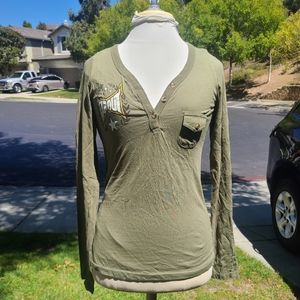 TapouT Ladies' V-Neck Army Henley w Logo